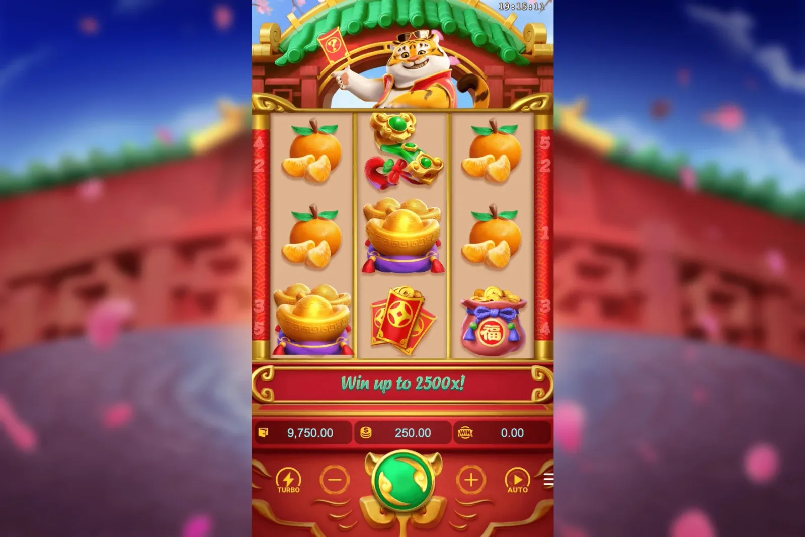 Grade de três colunas por três linhas do Fortune Tiger em rodada comum, com a faixa de anúncio do jogo acima dos rolos e a barra de saldo, aposta e botão de giro na base.